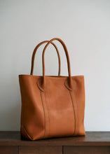 Load image into Gallery viewer, Leather Passenger Tote