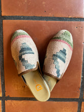 Load image into Gallery viewer, Kilim Shoes