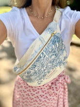Load image into Gallery viewer, Maison Mallow Crossbody Bag