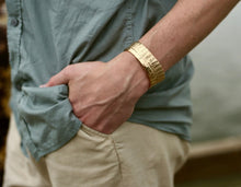Load image into Gallery viewer, GOGO Armadillo Shell Cuff
