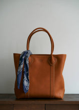 Load image into Gallery viewer, Leather Passenger Tote
